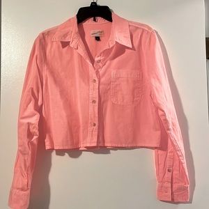 Never worn-pink cropped button down top size Small